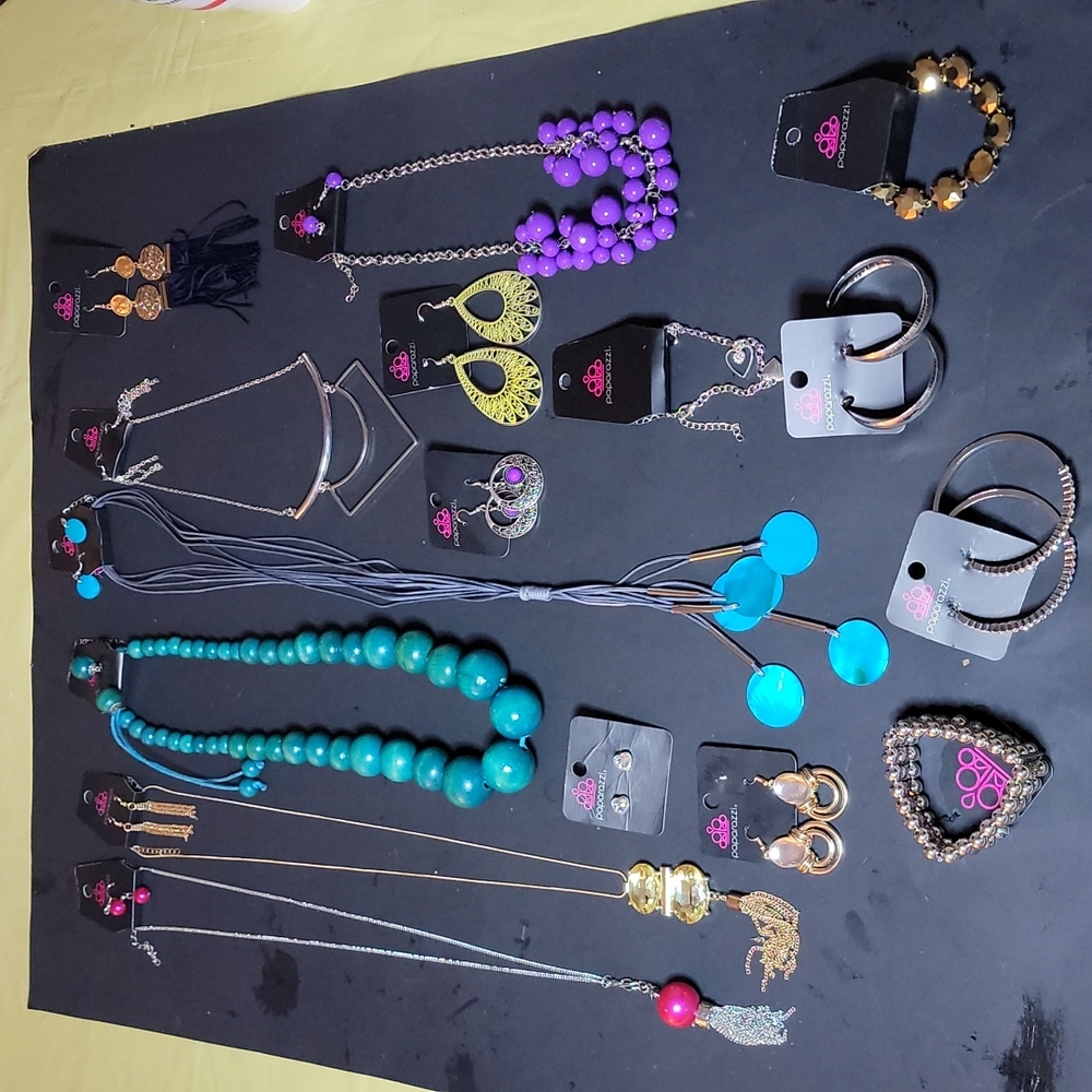 Paparazzi Jewelry Bundle of 16 NWT Necklaces Earrings Bracelet 1G